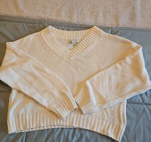 Cream V-Neck Sweater with Knitted Texture and Ribbed Neckline